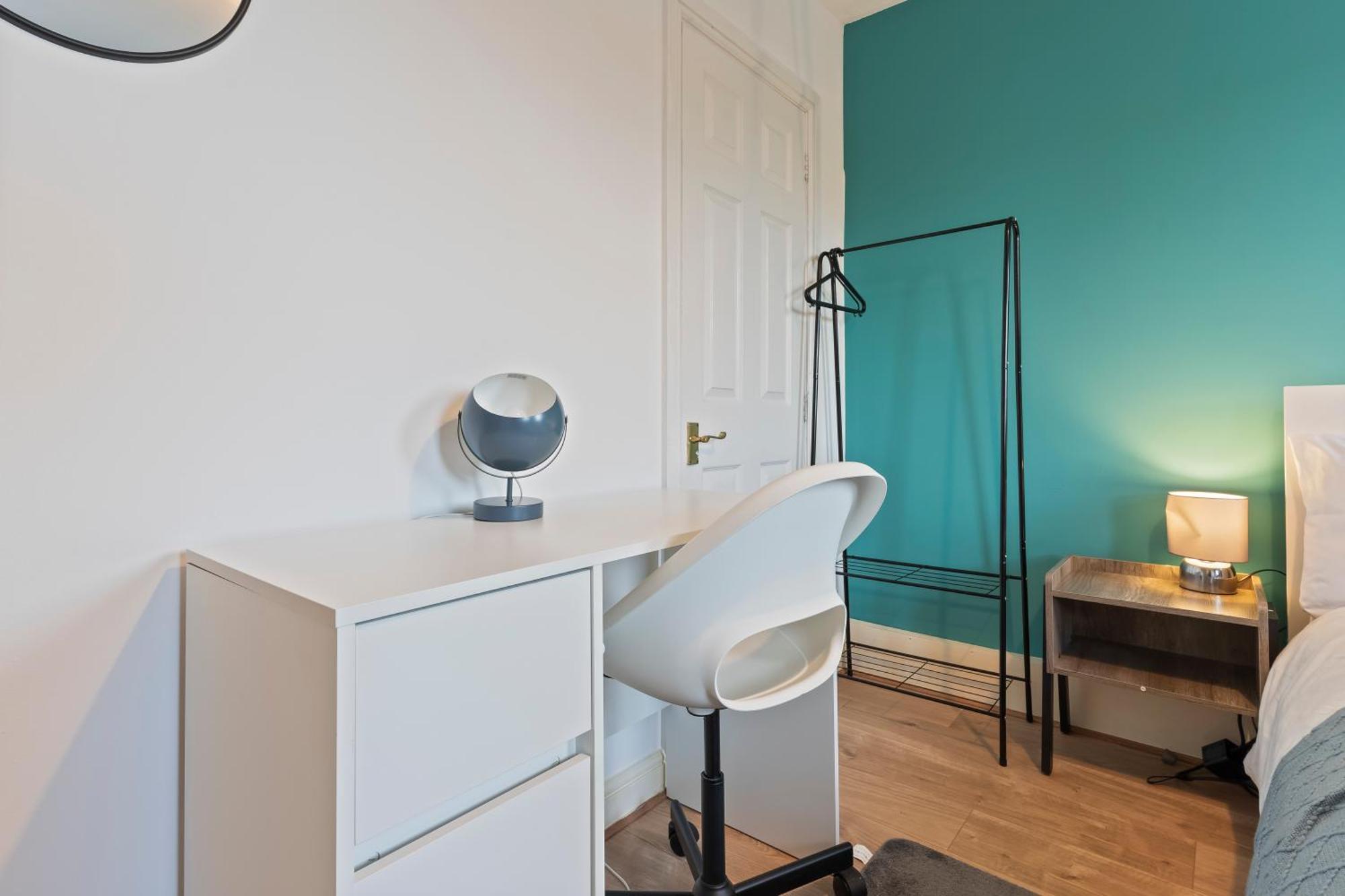Lovely 4Br House In The City With Parking London Exterior photo
