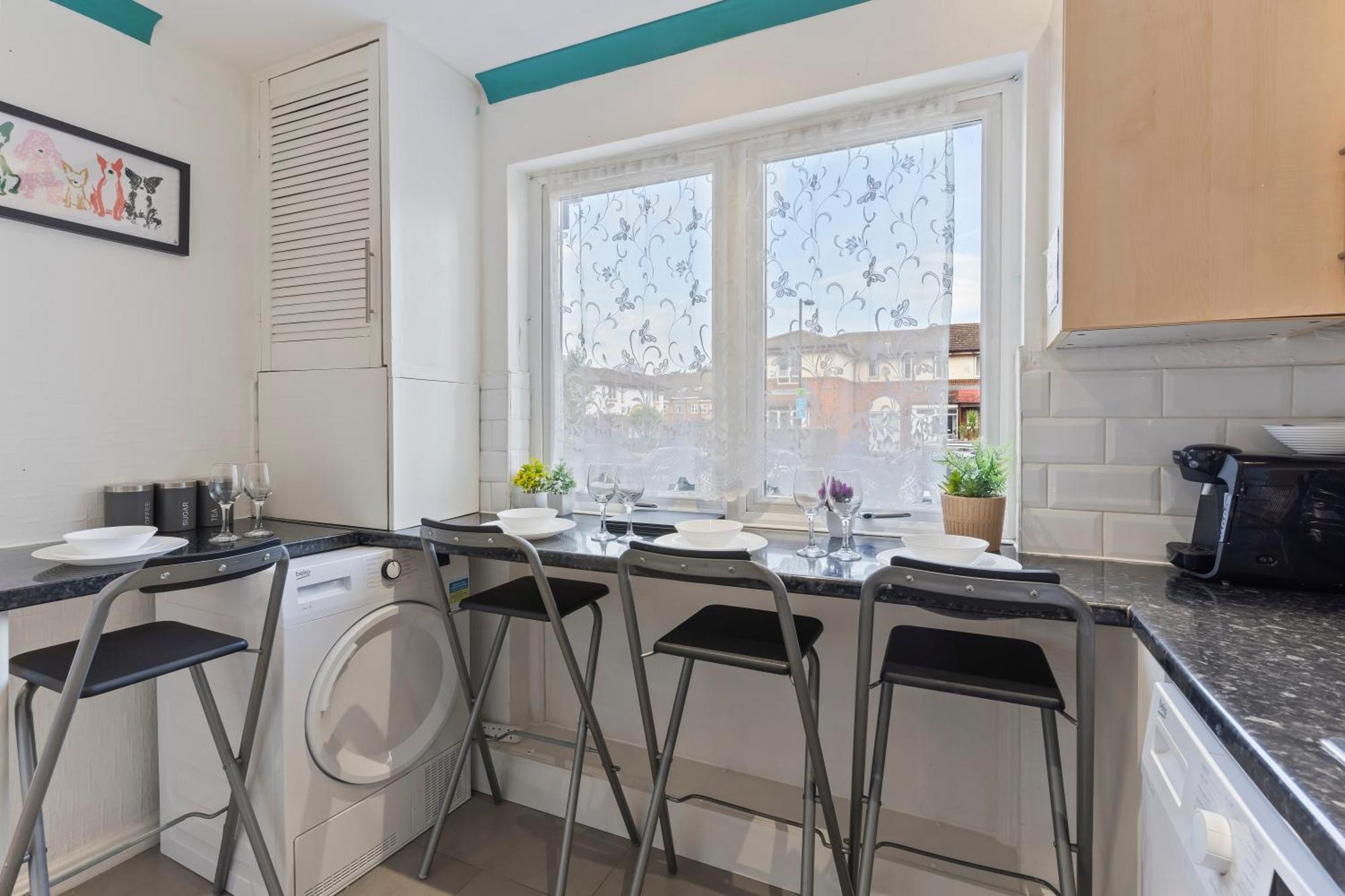 Lovely 4Br House In The City With Parking London Exterior photo