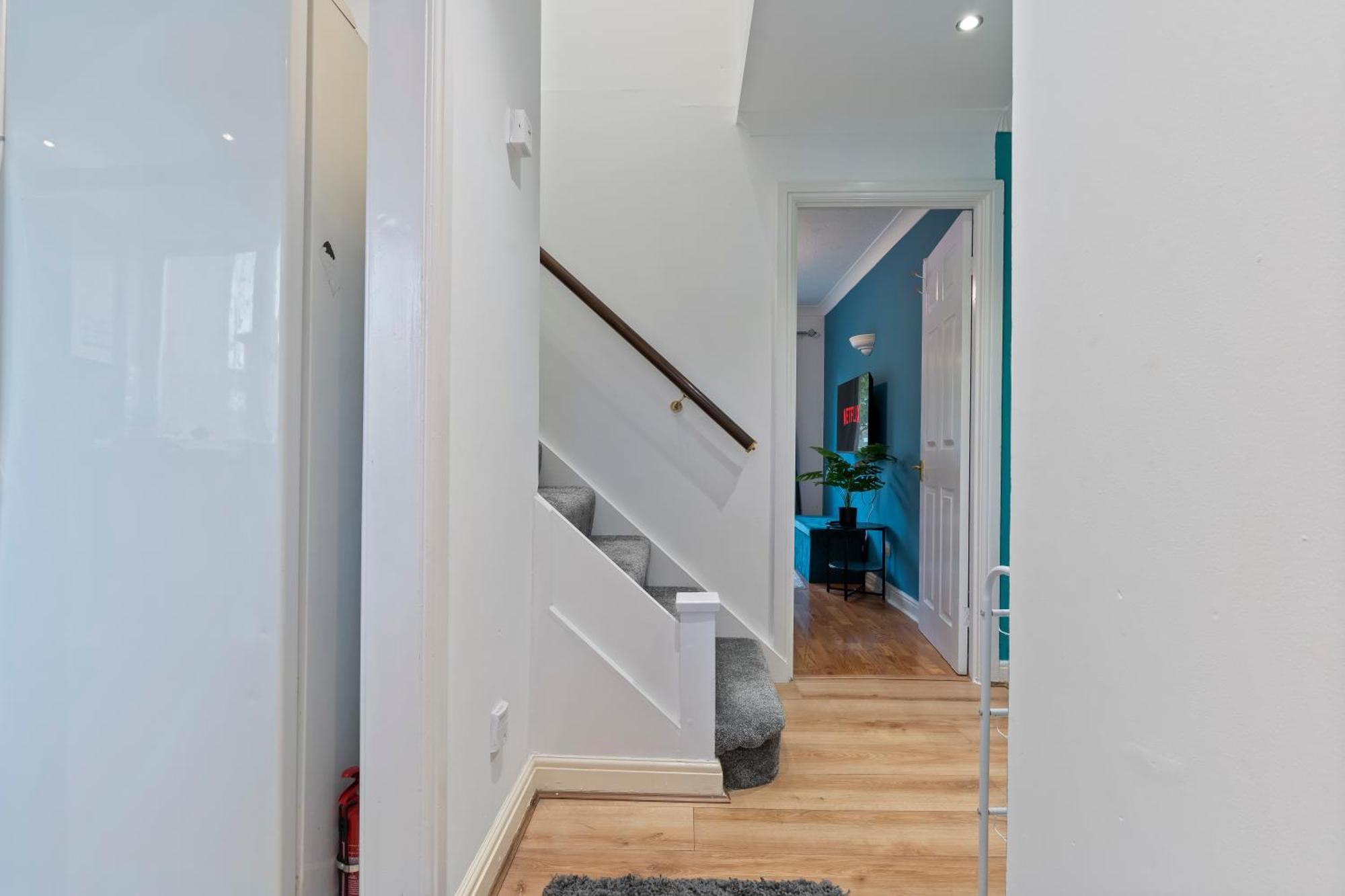 Lovely 4Br House In The City With Parking London Exterior photo